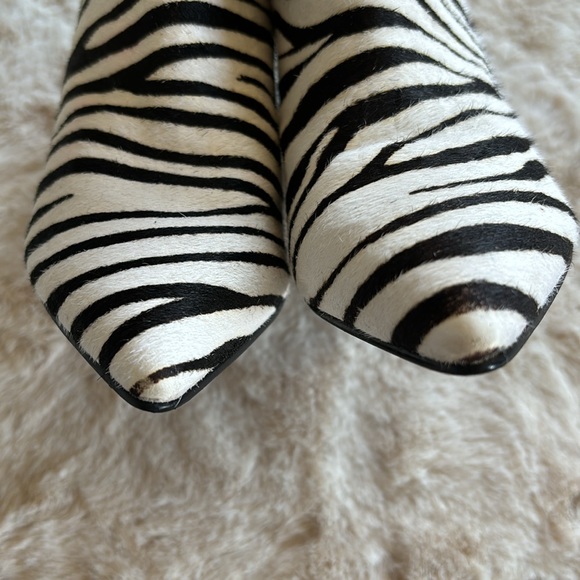 Marc Fisher zebra printed booties, size 5 🦓 - Picture 5 of 10